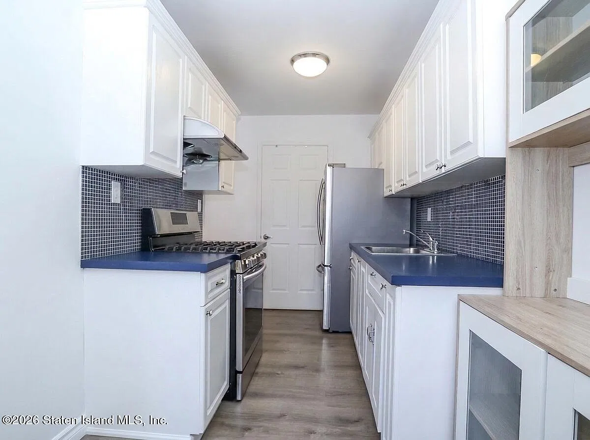 3 bed, 2.5 bath, 1300 sqft, $2,800 — Photo 4