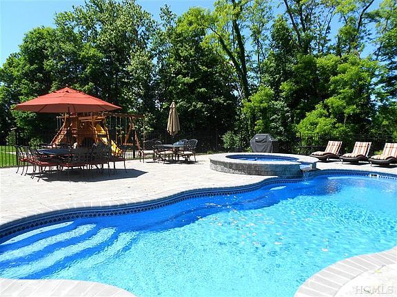 2nd image of 15 Kaitlin Dr