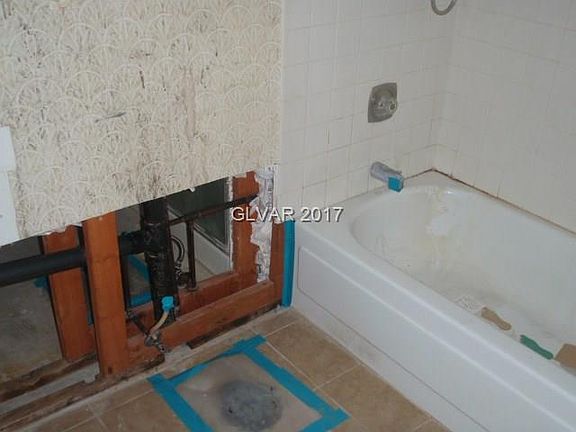 3rd image of 776 N Sloan Ln