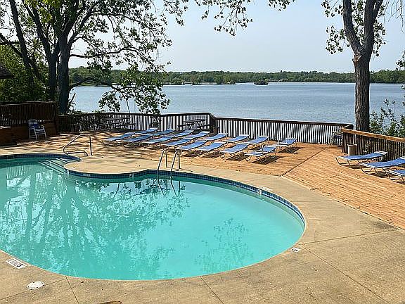 3rd image of 800 Cliffs Dr APT 107F