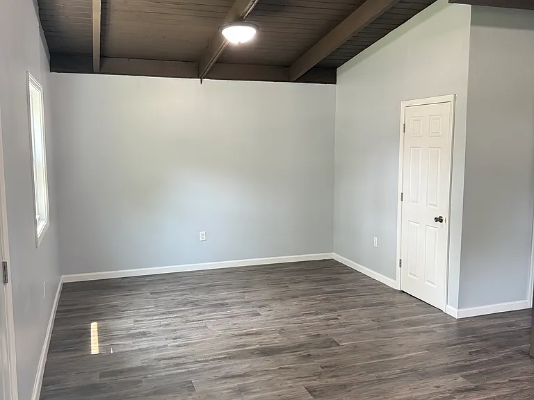 612 E 47th Pl — Photo 12