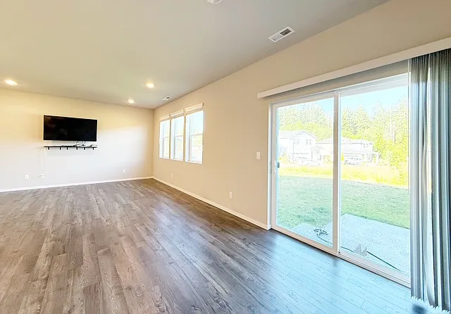 1561 SW Fielder Pl — Photo 11