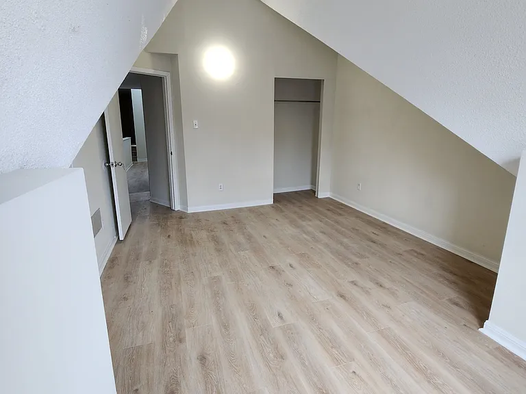 558 Spadina Cres #3 — Photo 7