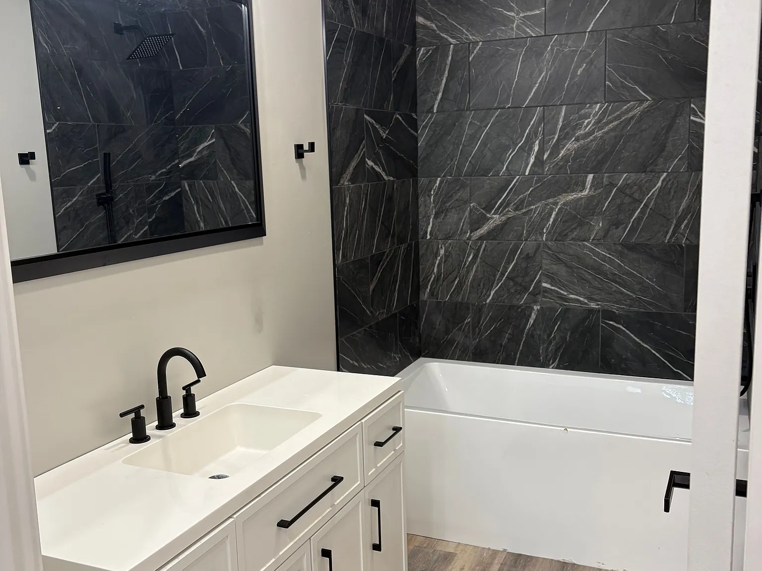 2 bed, 1.0 bath, $1,300 — Photo 4