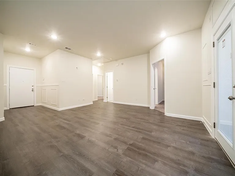 3239 Pine St — Photo 9