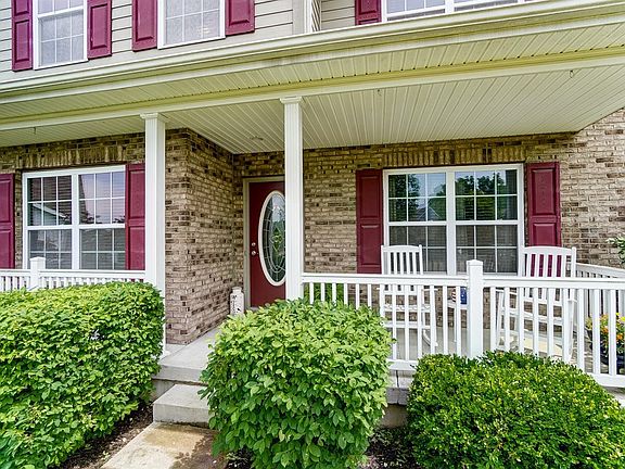3rd image of 552 Brookhurst Dr