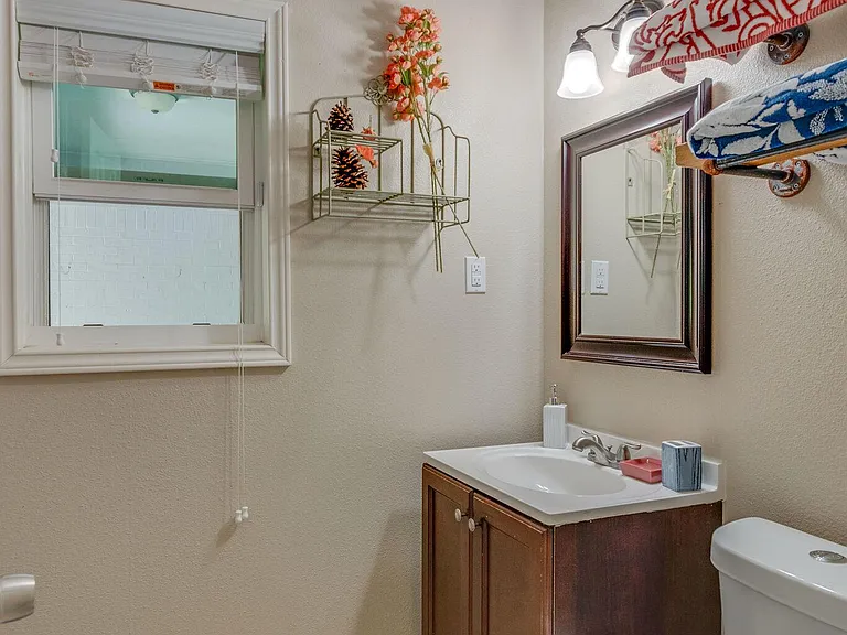 612 Vine St — Photo 10