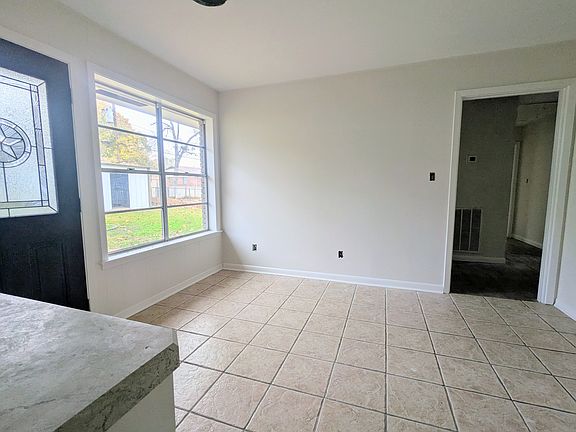 4th image of 1112 W Jefferson St