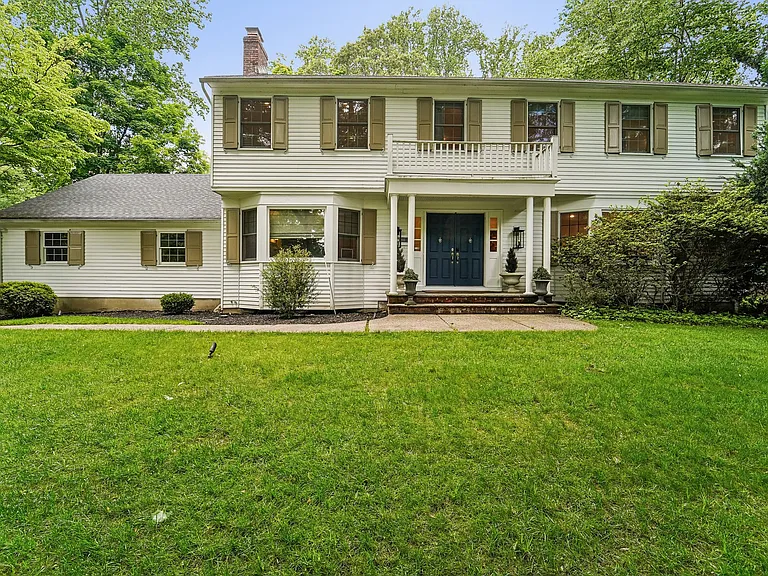 105 Deerhorn Ct — Photo 1