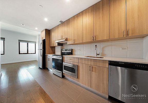 3rd image of 11-39 49th Ave #1009