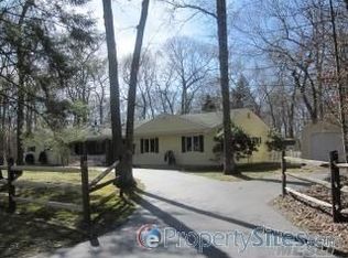 11 Stillwood Rd, Brookhaven, NY 11719