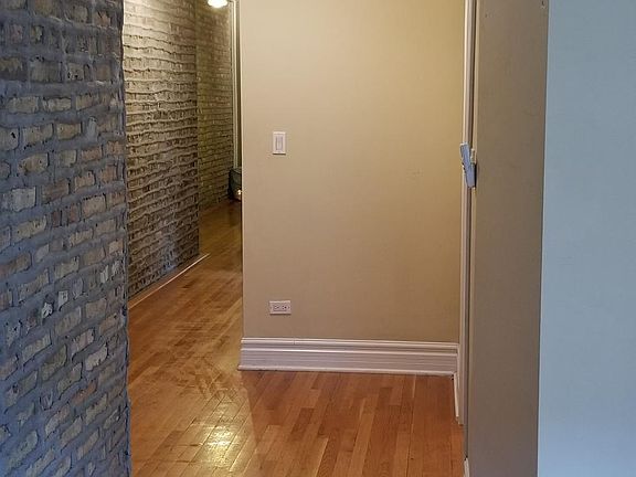 4th image of 2455 W Sunnyside Ave #1