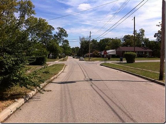 3rd image of 196 Brookhaven Ave