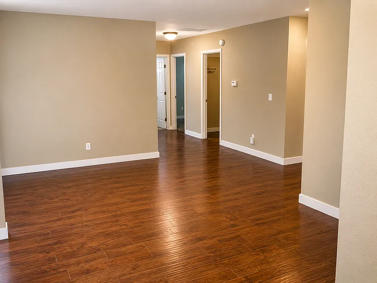 3652 Plymouth Dr — Photo 4