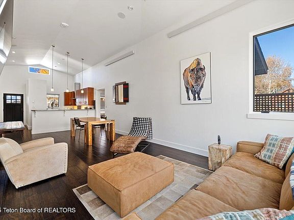 3rd image of 3230 W King Eider Rd