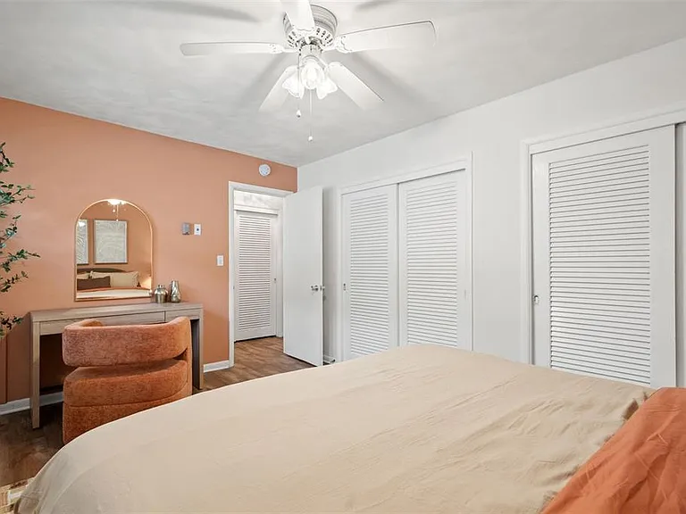 800 Beach Dr NE #10 — Photo 10