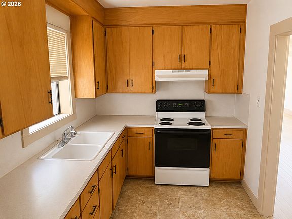 5th image of 835 Anderson Ln