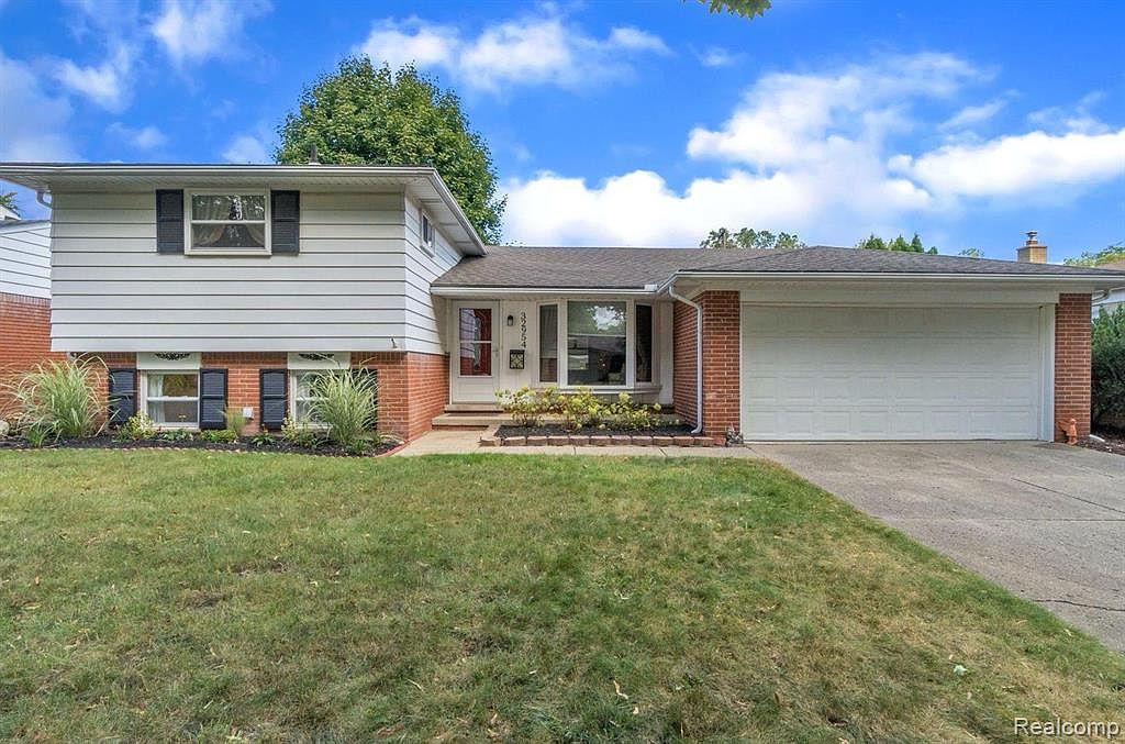 32954 Oakley St, Livonia, MI 48154 | Zillow