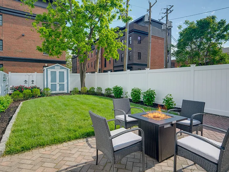 102 Wolfe St — Photo 2
