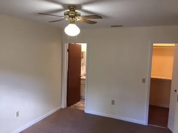 1944 SW 72nd St, Gainesville, FL 32607