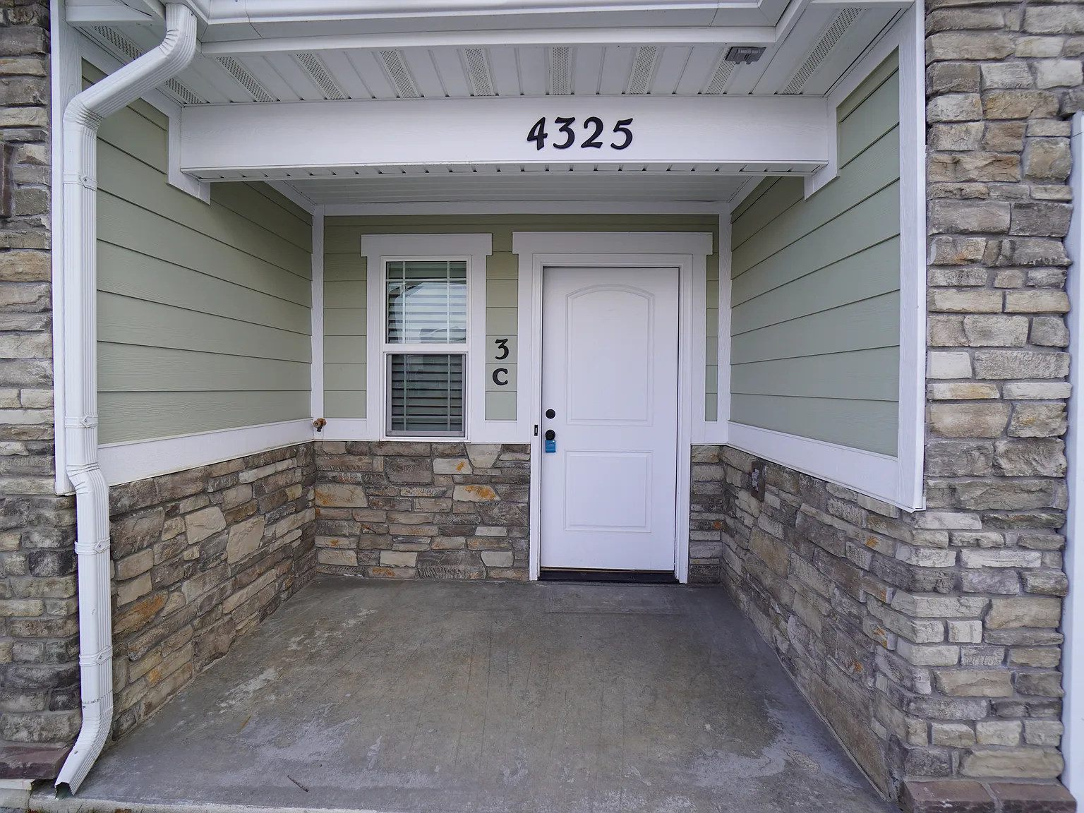 4325 W 5775 S #3C **Across the street from Emma Russell Park in Roy! — Photo 2