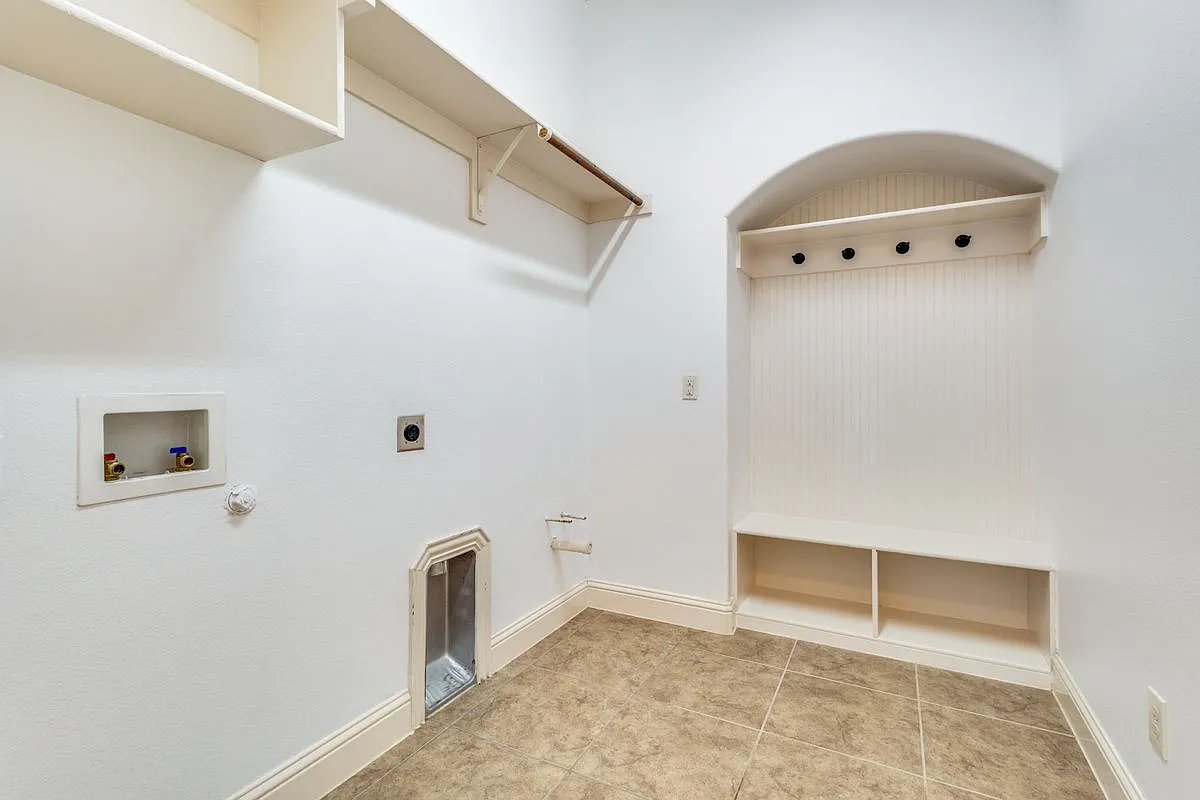 4 bed, 3.0 bath, 3752 sqft, $4,100 — Photo 3