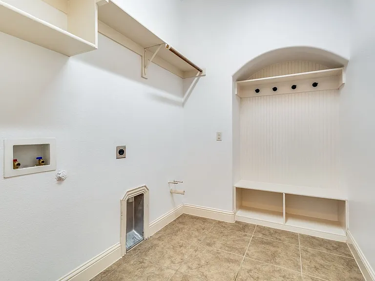 1436 Foster St — Photo 3