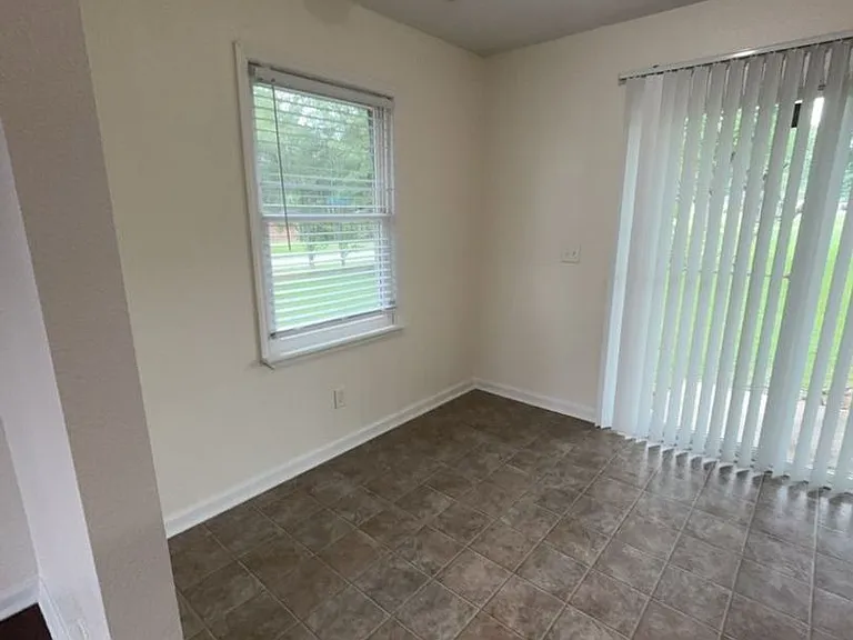 Skyline Apartments — Photo 23
