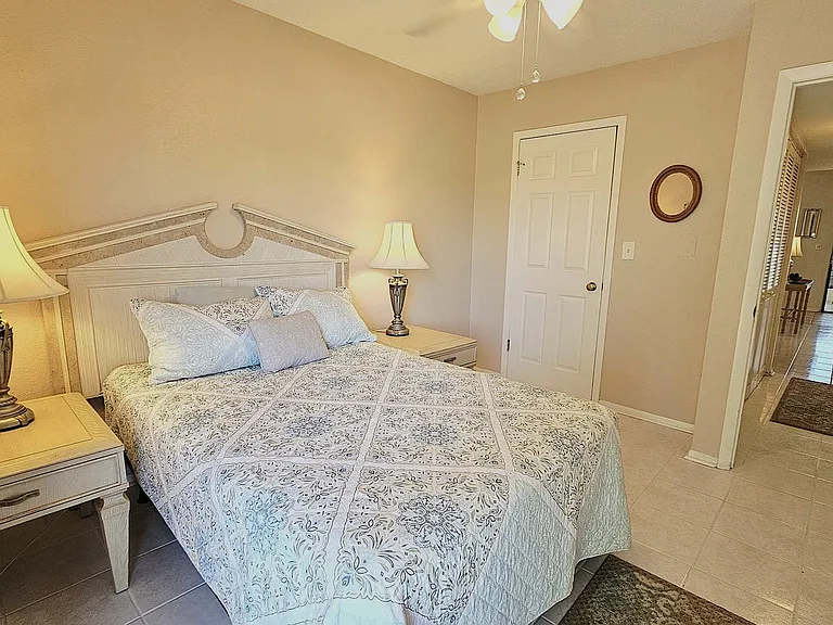 Guest bedroom-full bed