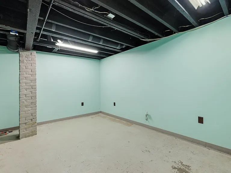 1110 Washington St — Photo 17