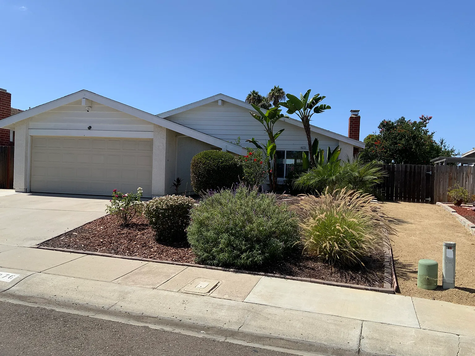 4 bed, 1366 sqft, $4,600 — Photo 4