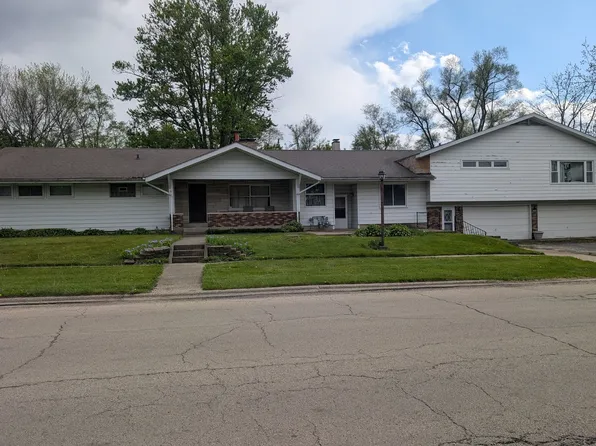 704 W McKinley St, Harvard, IL 60033