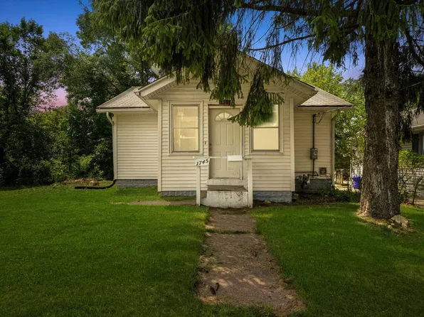 1745 Pershing Ave, Rockford, IL 61109