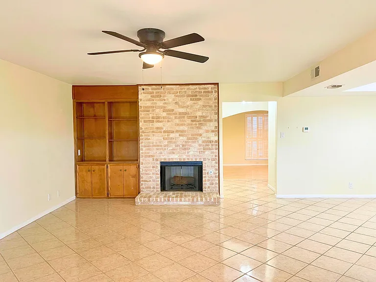 5868 Royal Rdg — Photo 8