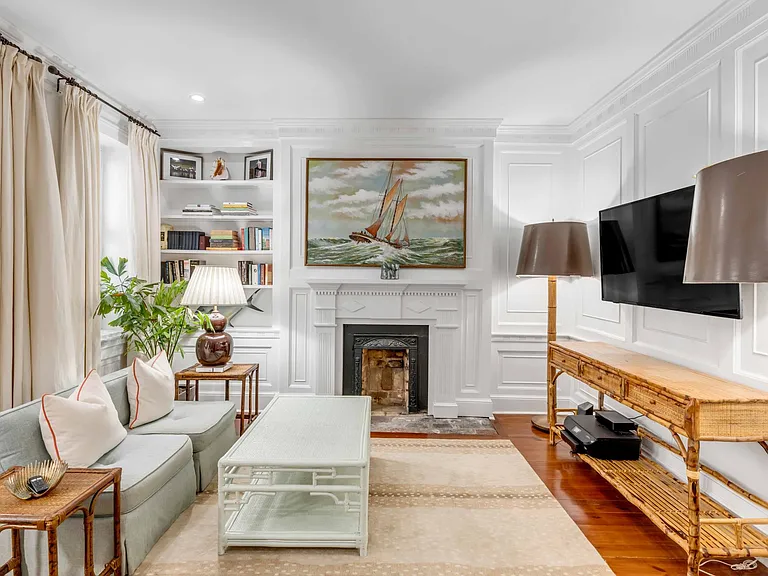Second floor living room/ office with Smart TV/ printer station.