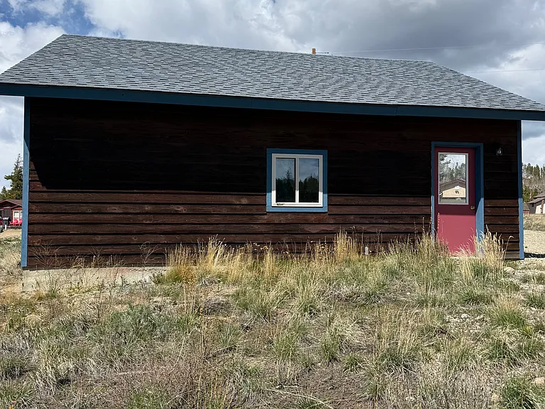 Side view of garage.