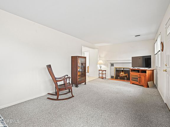 3rd image of 902 Sunset Avenue