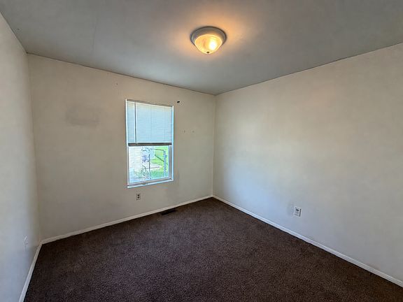 3rd image of 1525 Rose St