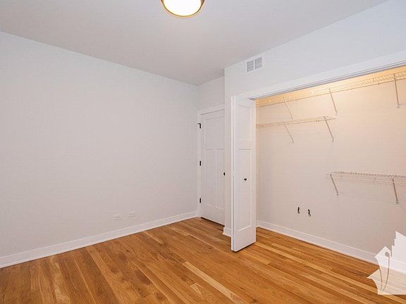 3rd image of 2207 W Eastwood Ave #2north