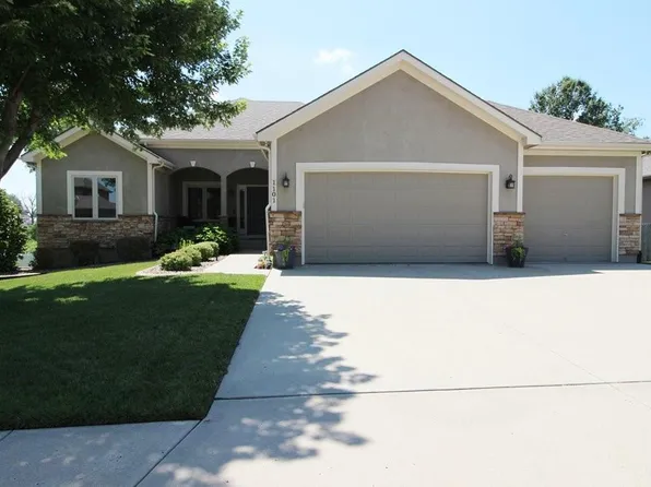 1101 NW Pecan Dr, Grain Valley, MO 64029