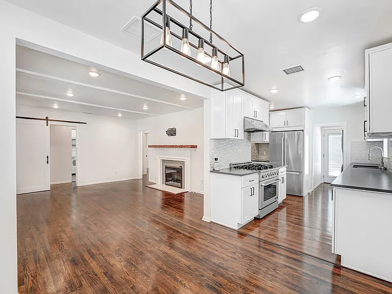 13143 Bloomfield St — Photo 3