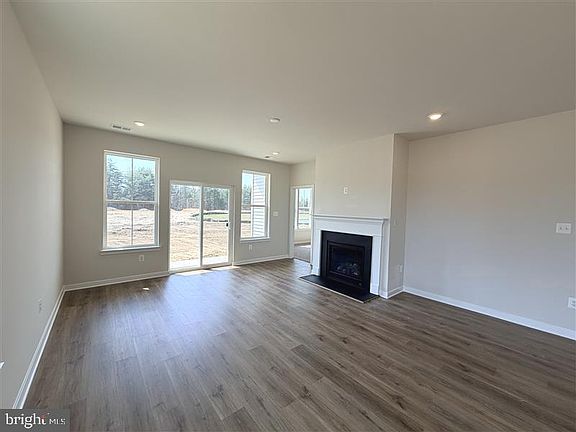 4th image of 1193 Resort Blvd