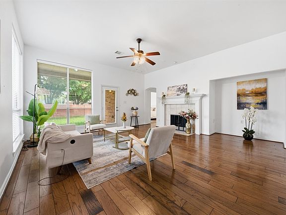 5th image of 4303 Wellington Grove Ln