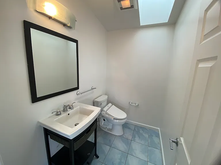 1886 Saint Louis Dr — Photo 8