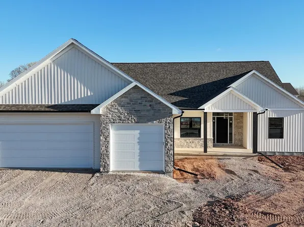 W5827 Roundstone Pl, Menasha, WI 54952