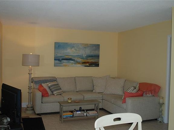 5th image of 226 Hibiscus Ave APT 202