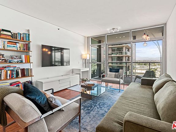 4th image of 13650 Marina Pointe Dr Unit 906
