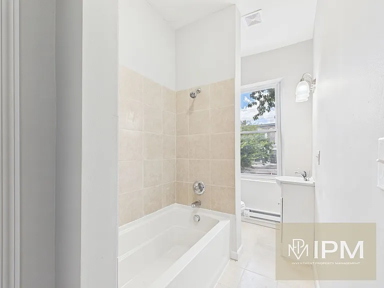 341 S 6th St — Photo 6