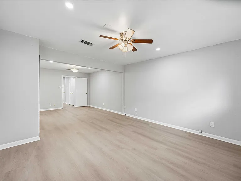 11006 Thackery Ln — Photo 16