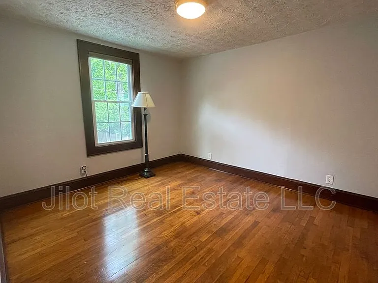 1845 Lakewood Ter SE — Photo 10